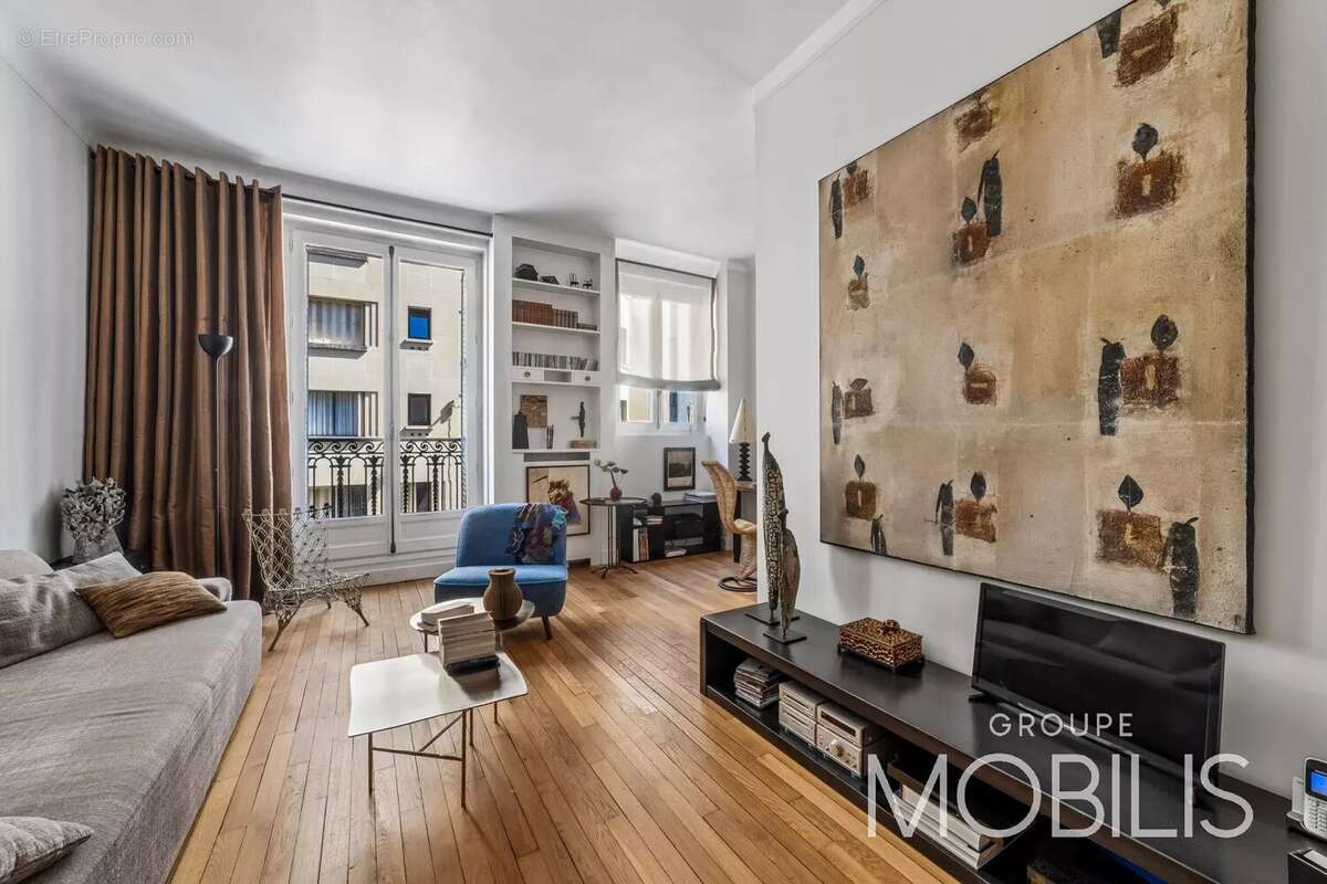 Appartement à PARIS-16E