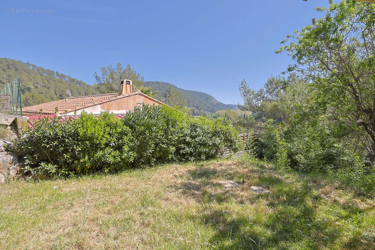 Maison à SOLLIES-TOUCAS