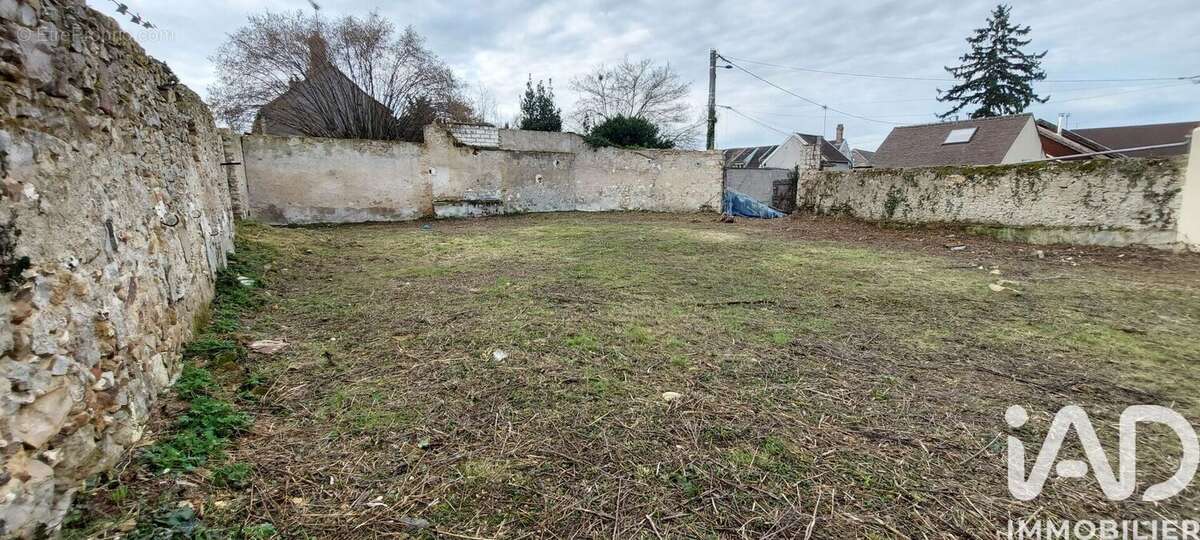 Photo 6 - Terrain à VILLEBLEVIN