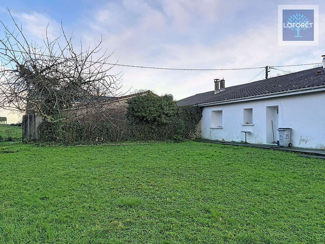 Maison à MONTLIEU-LA-GARDE