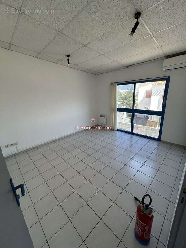 Commerce 49 m² à Cabestany  - photo 5