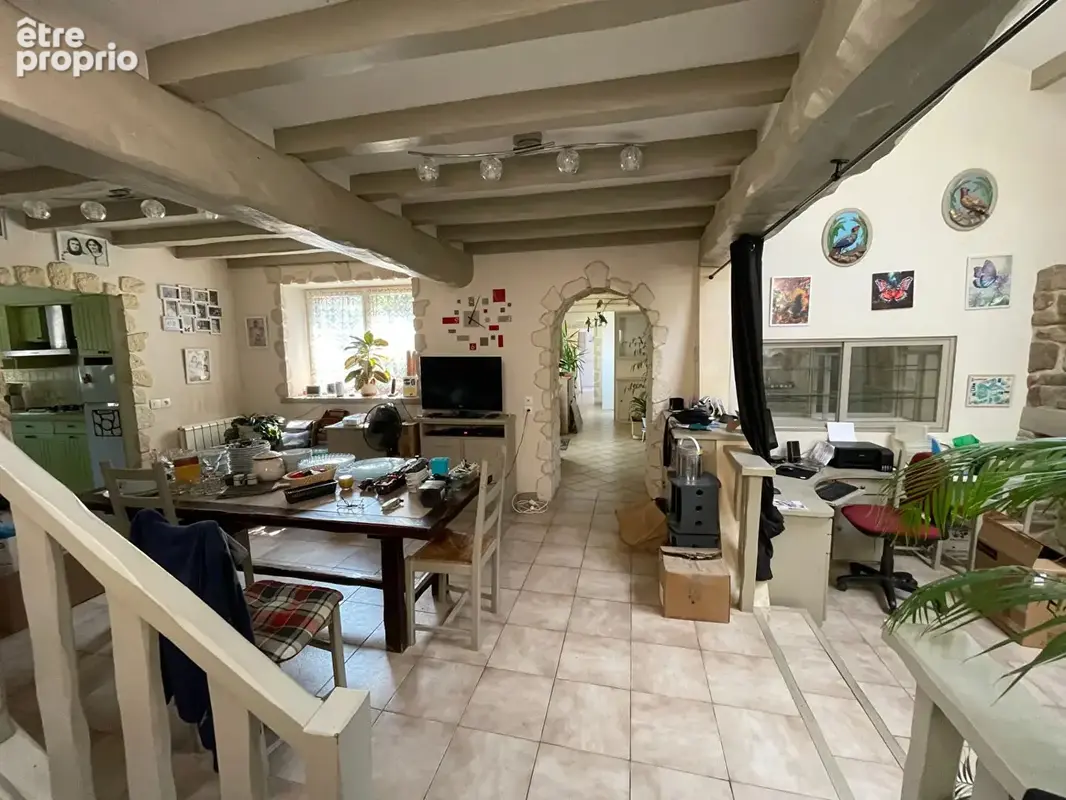 Maison et dépendances au fond d'une impasse. - photo 4