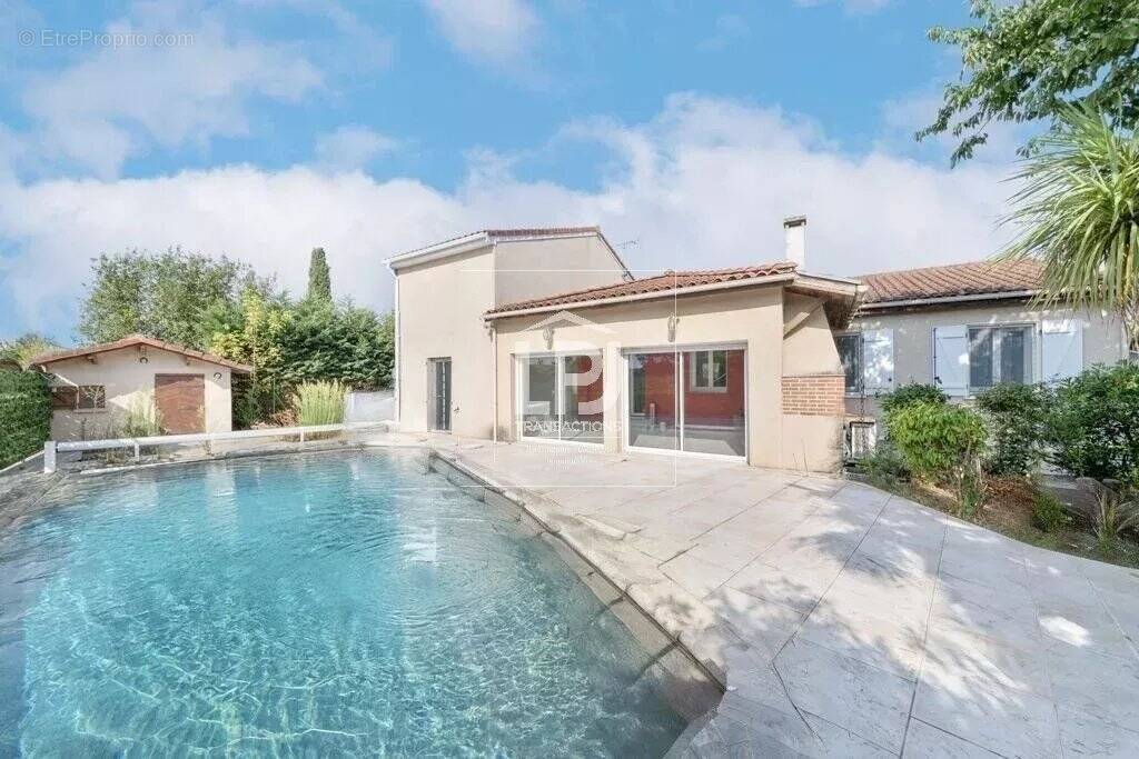 Maison à LA SALVETAT-SAINT-GILLES