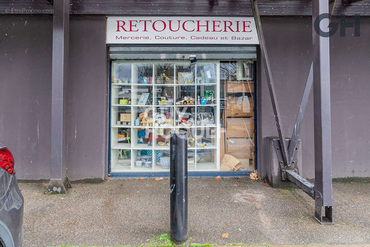 Commerce à SAINT-PIERRE-DU-PERRAY