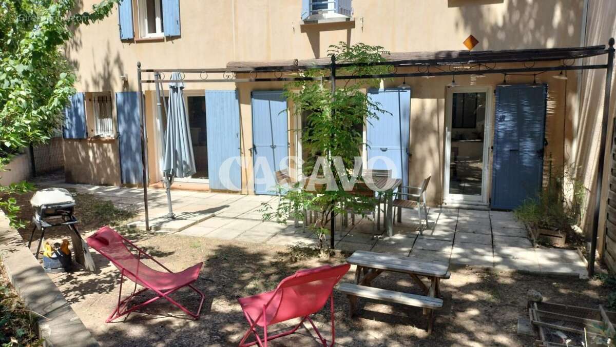 Maison à CHATEAUNEUF-LE-ROUGE
