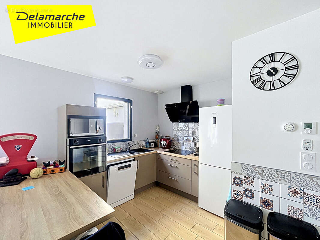 Maison RARE A LA VENTE de Plain pied à Ducey-les Chéris quatre chambres et proche commerces  et A 84 - photo 8