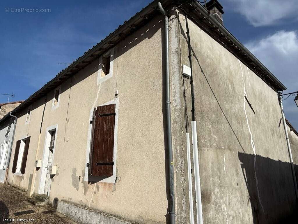 Maison à RUFFEC