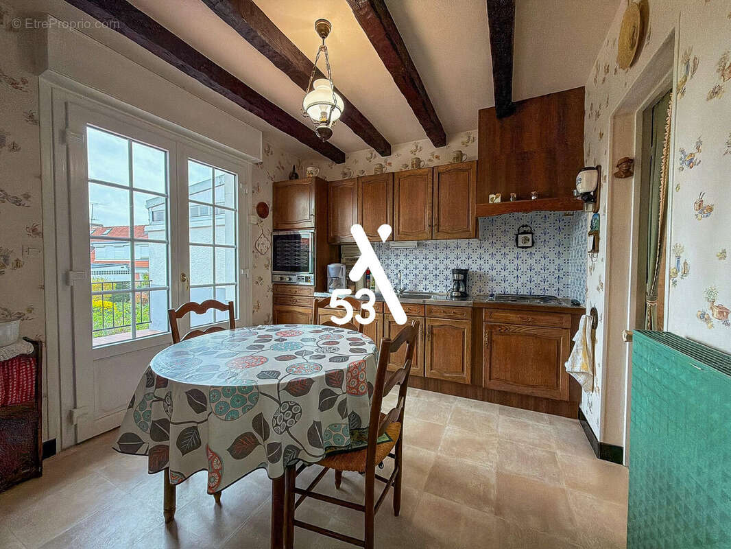 Maison à SAINT-MARTIN-AU-LAERT