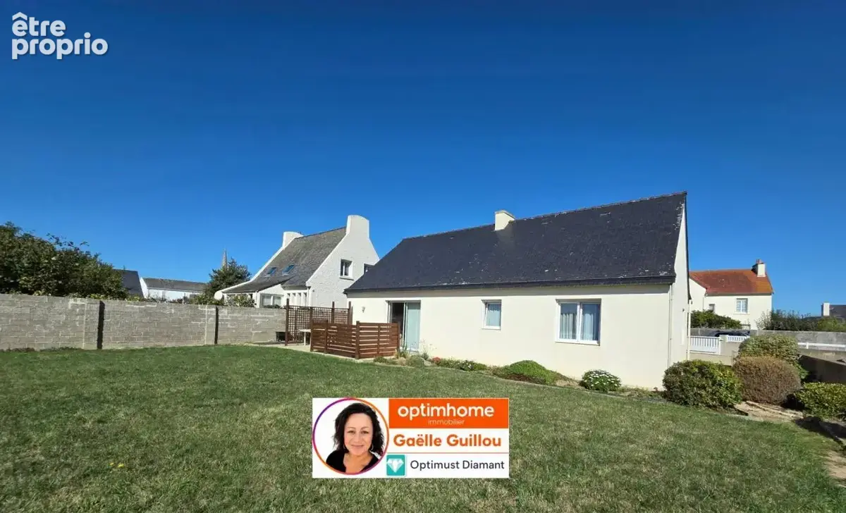 PLOUESCAT : Maison plain pied de 98m² - Plein centre - 2/3 chambres + Garage - Jardin - photo 3
