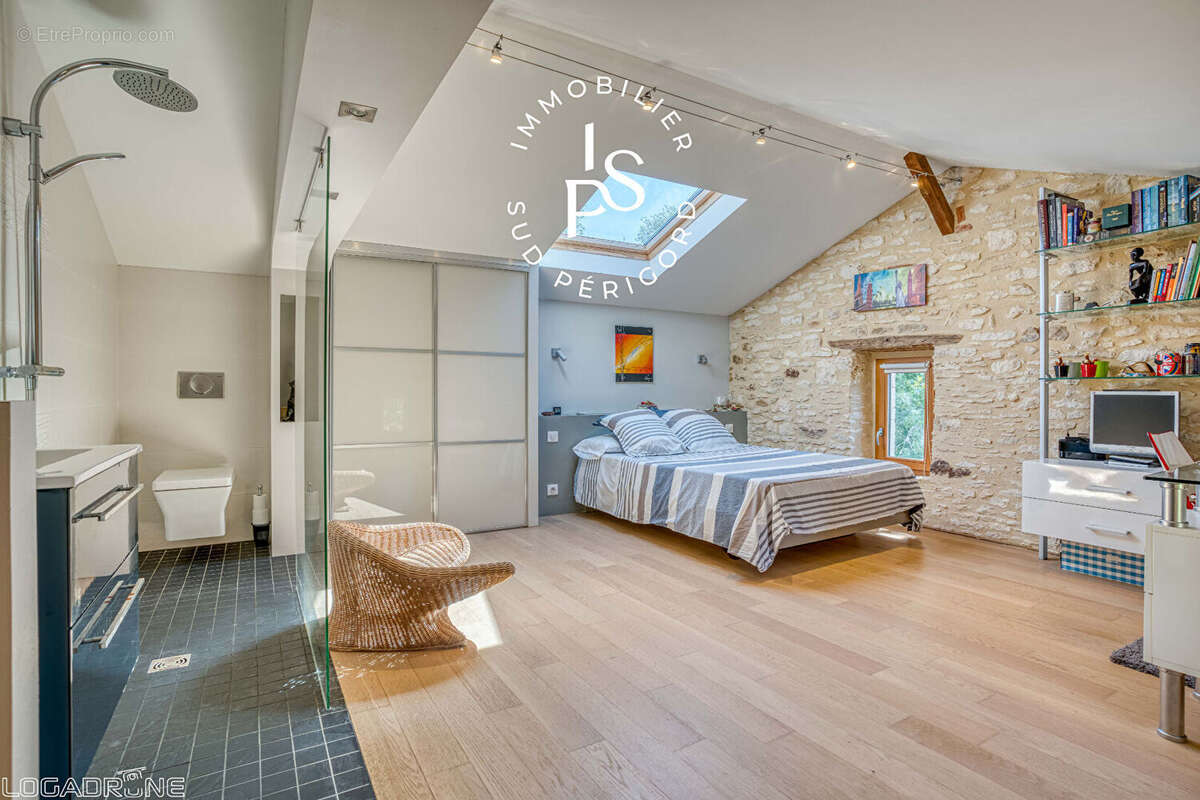 A proximité du chateau de Bonaguil ,Domaine de caractère du XVI siècle avec maison principale , gites - photo 14