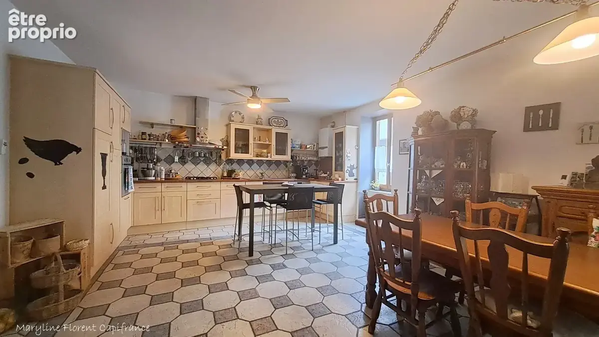 Bâtisse en pierre de 262 m², Cour, jardin cocon, garage & fort potentiel - photo 4