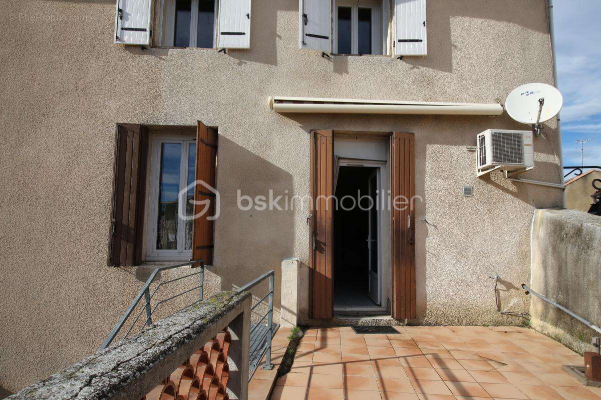 MILHAUD – Maison de village avec travaux et très fort potentiel - photo 4