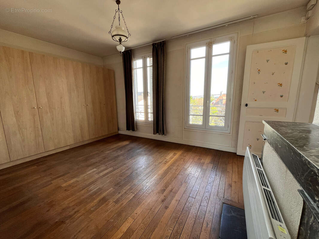 Appartement à LES CLAYES-SOUS-BOIS