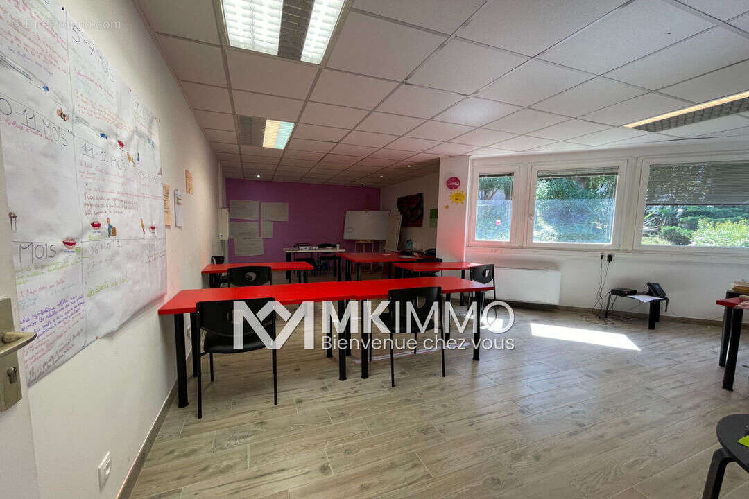 Commerce à VALBONNE