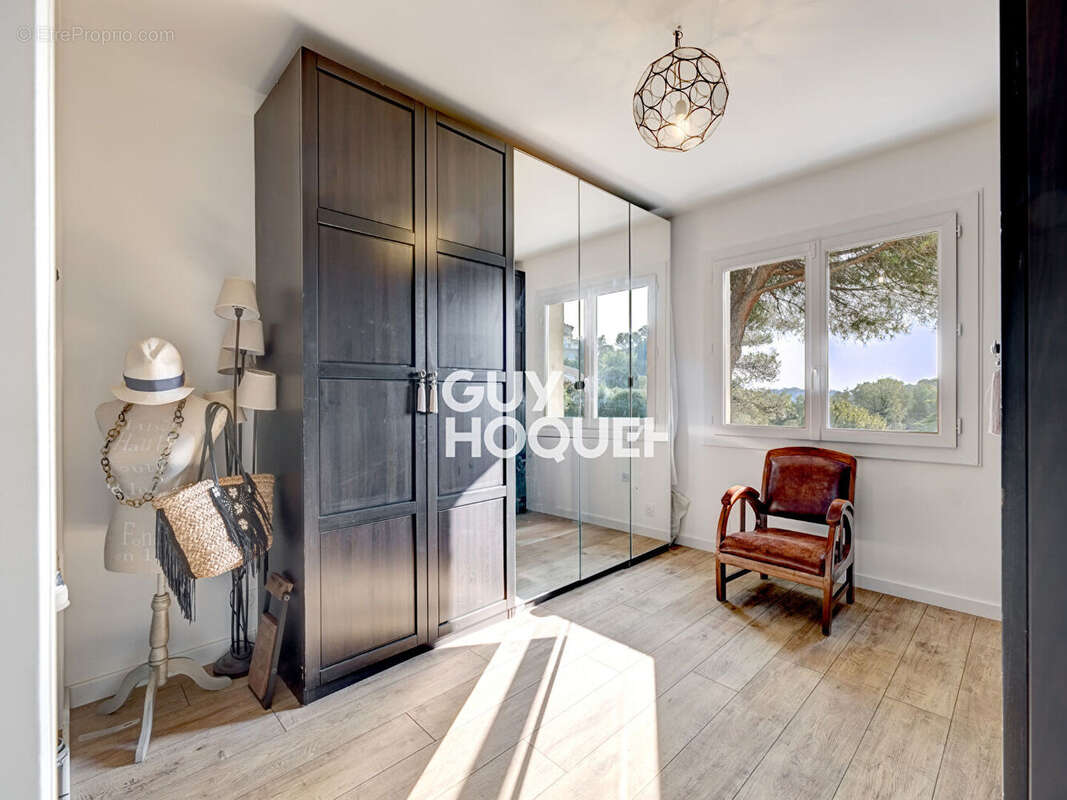 Villa rénovée avec élégance dans un quartier prisé de Mouans-Sartoux - photo 13