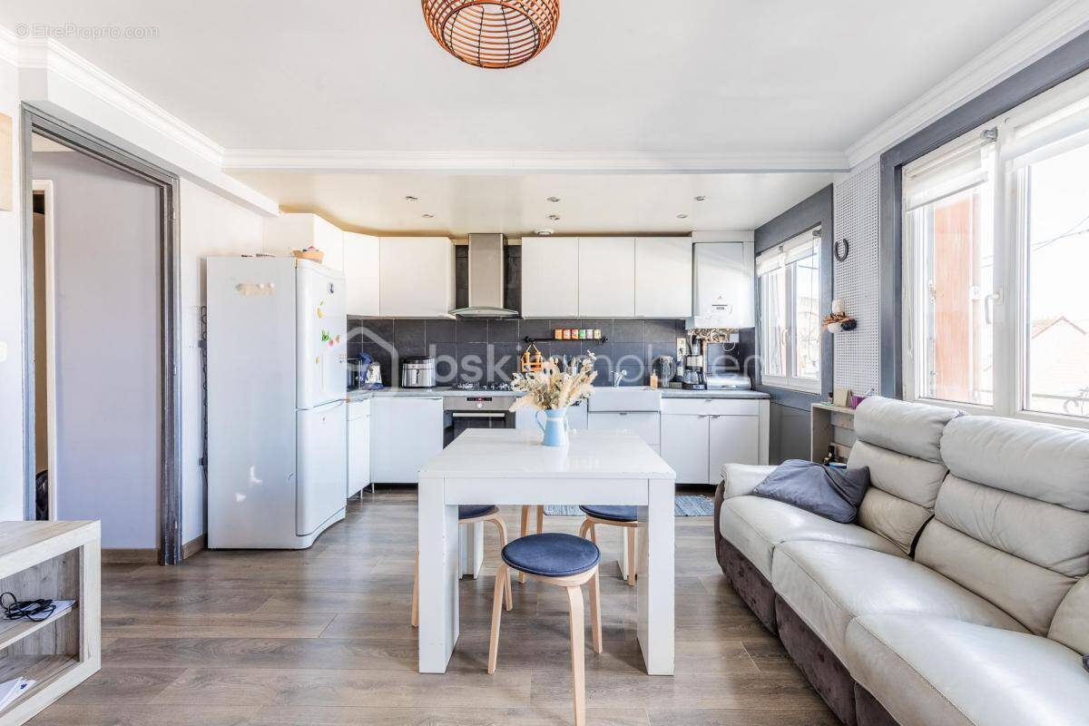 Appartement à PARAY-VIEILLE-POSTE