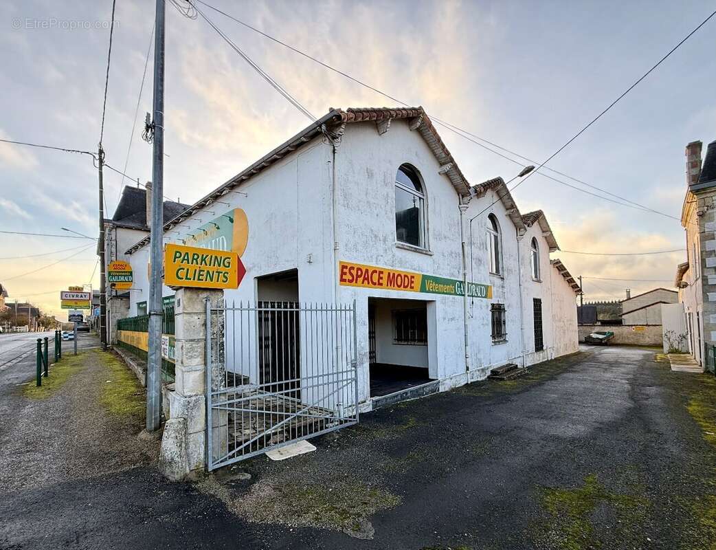 Maison à SAINT-PIERRE-D'EXIDEUIL