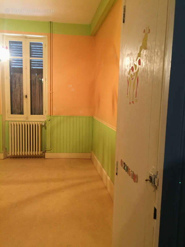 Maison à MONTAIGU-LE-BLIN