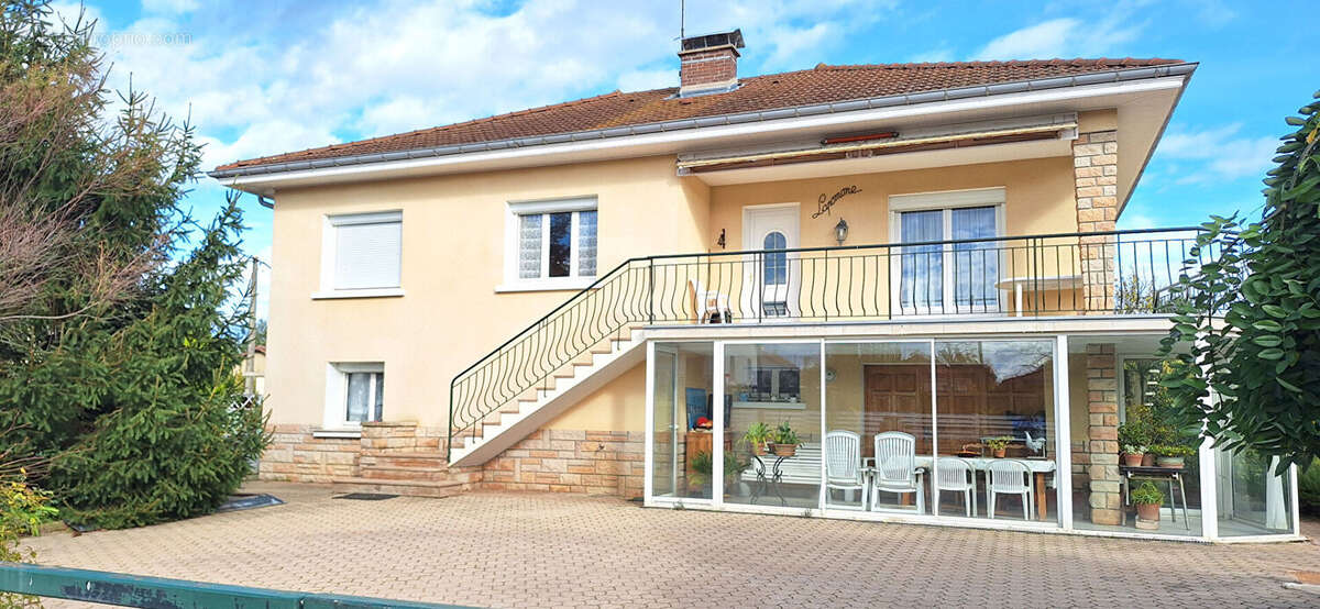 Maison à SAINT-DENIS-LES-BOURG