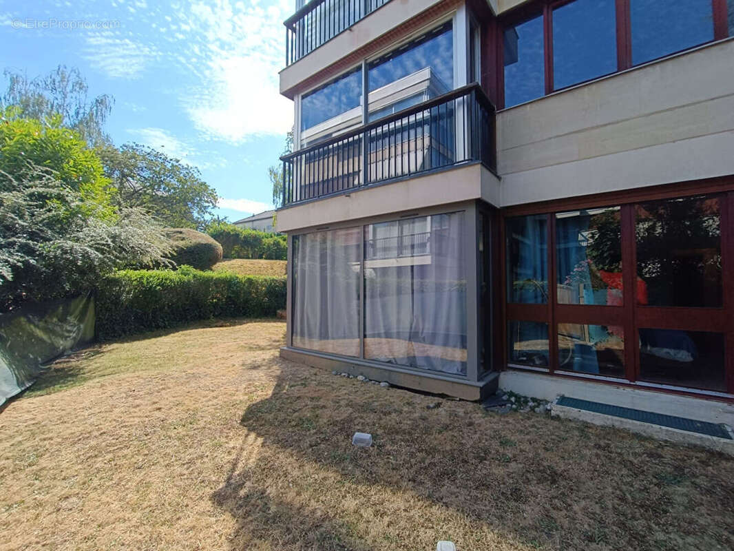 Appartement à FONTENAY-LE-FLEURY