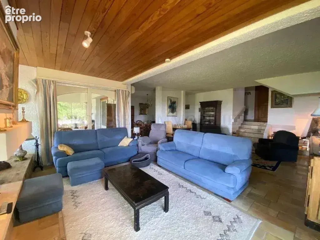 Superbe maison contemporaine avec piscine, terrasse et terrain de 1ha 77a 83ca m² - photo 5