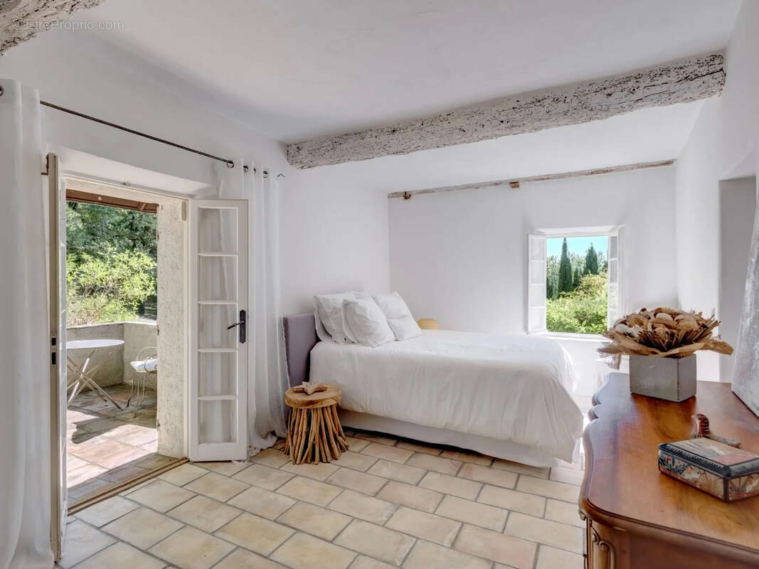 Maison à CHATEAUNEUF-GRASSE
