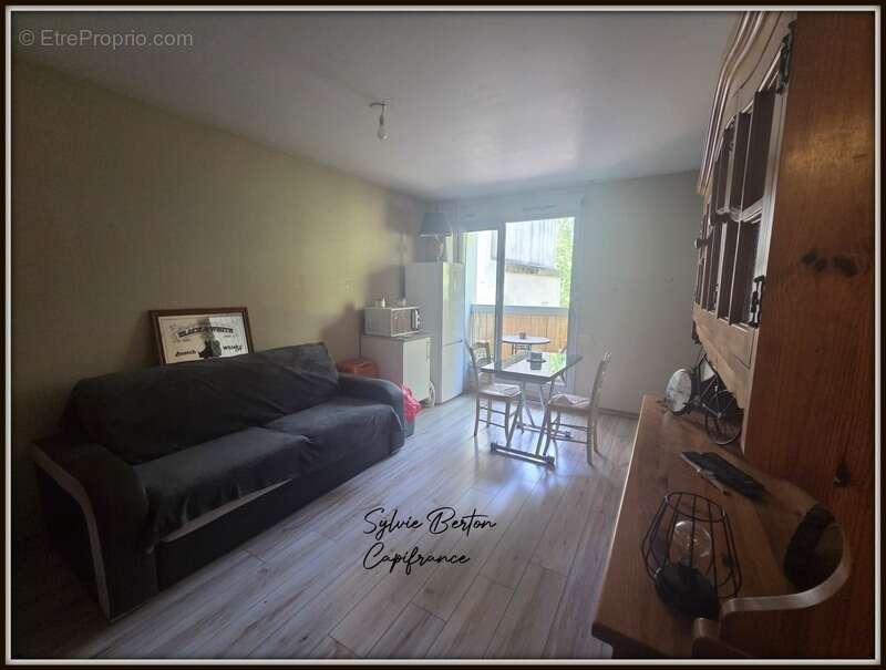 Appartement à VAUJOURS