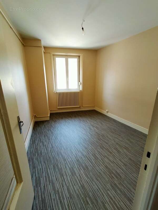 Appartement à VRIGNE-AUX-BOIS