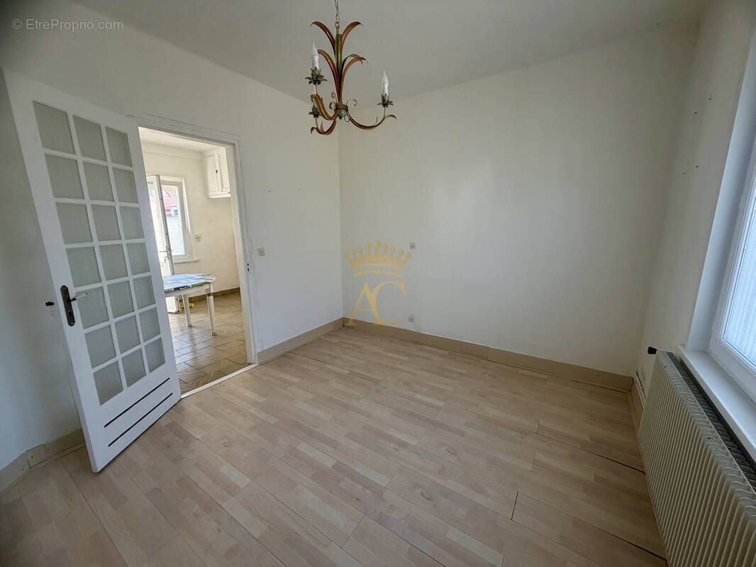Idéal investissement locatif ou première acquisition : Maison à rénover dans un secteur calme de TREPIED - photo 2