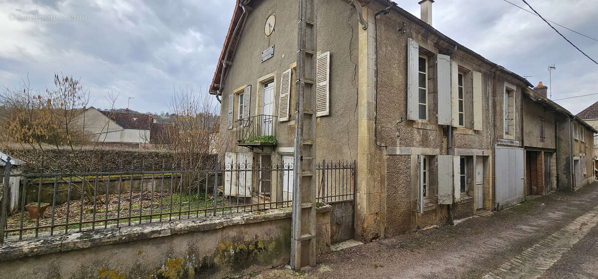 Maison à VARZY