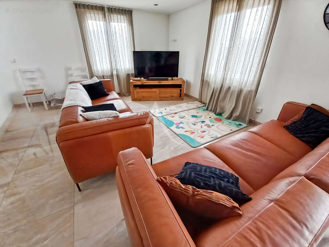 Maison à SAINT-ETIENNE-DU-ROUVRAY