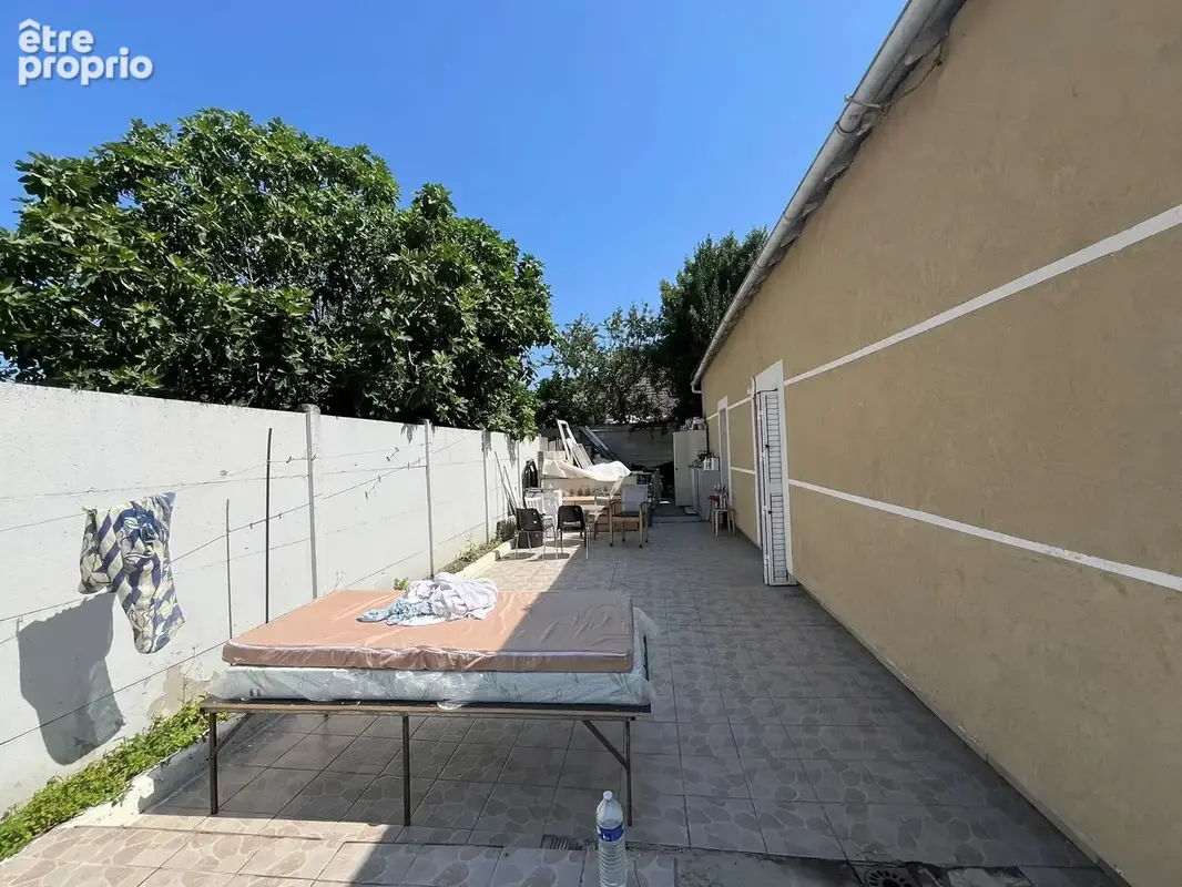 DRANCY CENTRE : Maison de ville en arrière-cour, calme absolu et grand jardin - photo 3