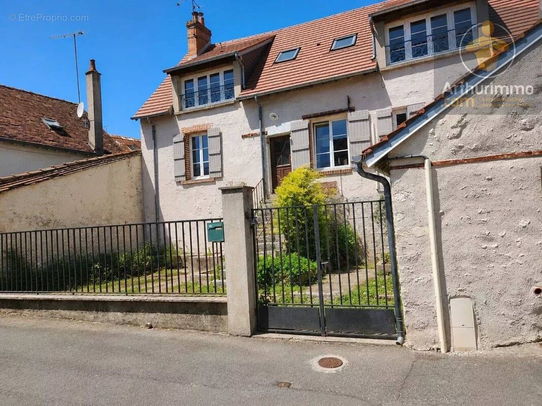 Maison à AVARAY