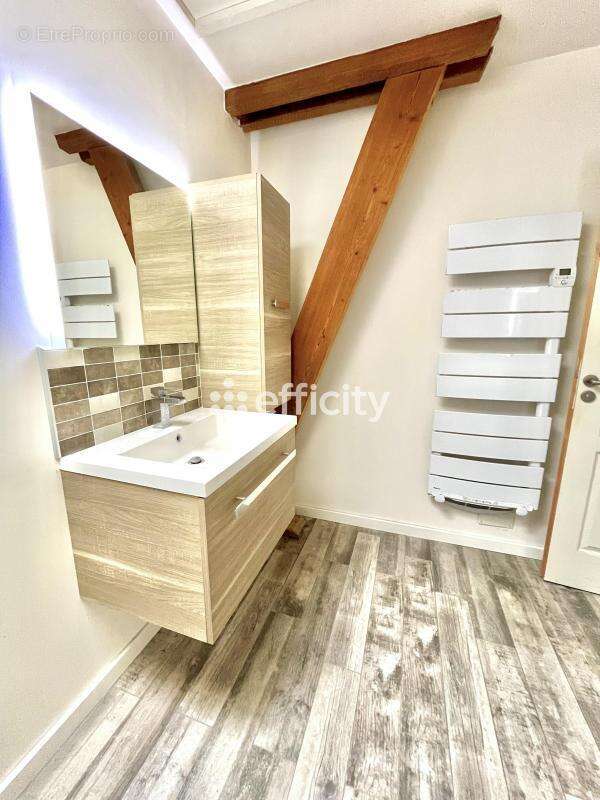 Maison à NANTEUIL-LA-FOSSE