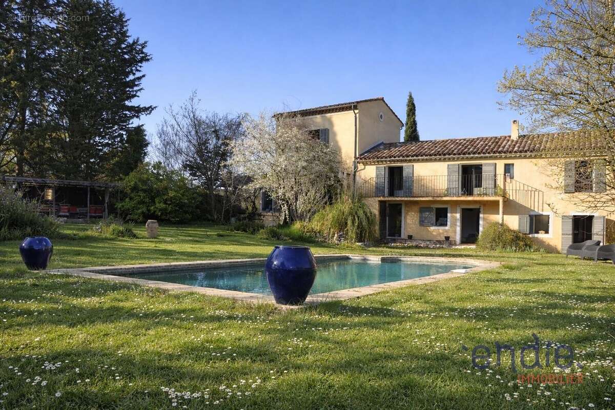 Maison à VILLECROZE