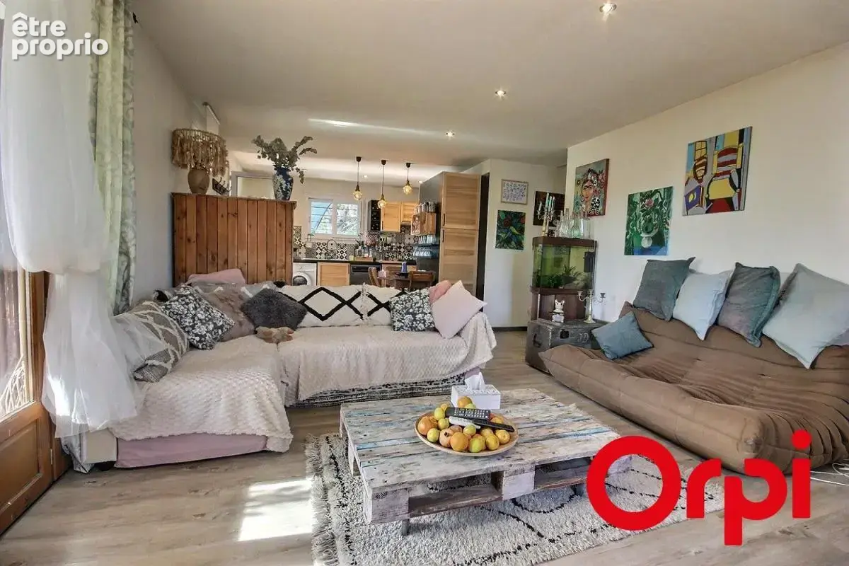 VILLA T6 (T4 + T2) sur 2700m² de terrain - Marseille 12ème - photo 8