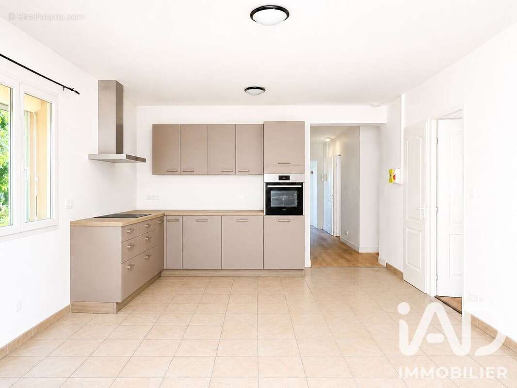 Photo 2 - Appartement à SAINT-GENIS-LAVAL