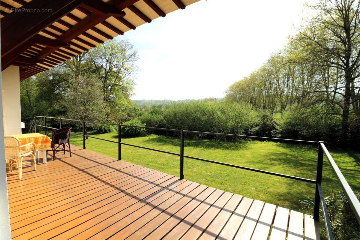 Belle Villa Atypique dans son parc Arboré, piscine chauffée 10x5 + Terrain constructible avec verger - photo 3