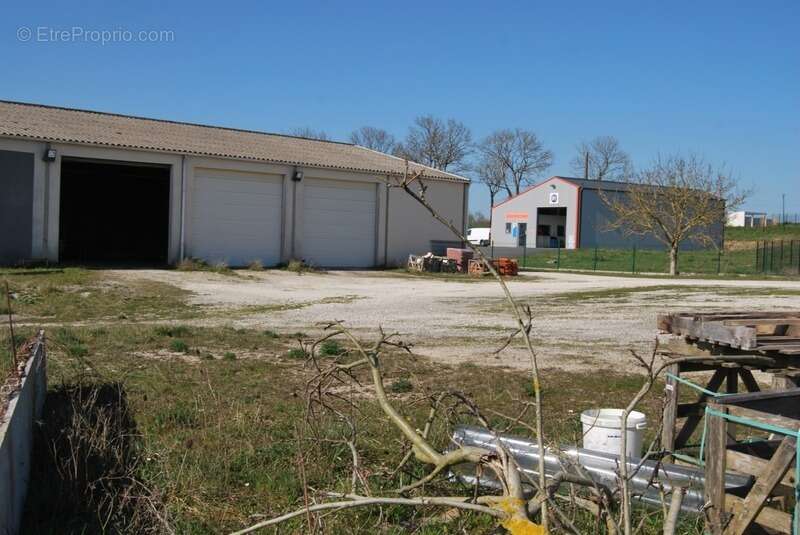 Commerce à FONTCLAIREAU