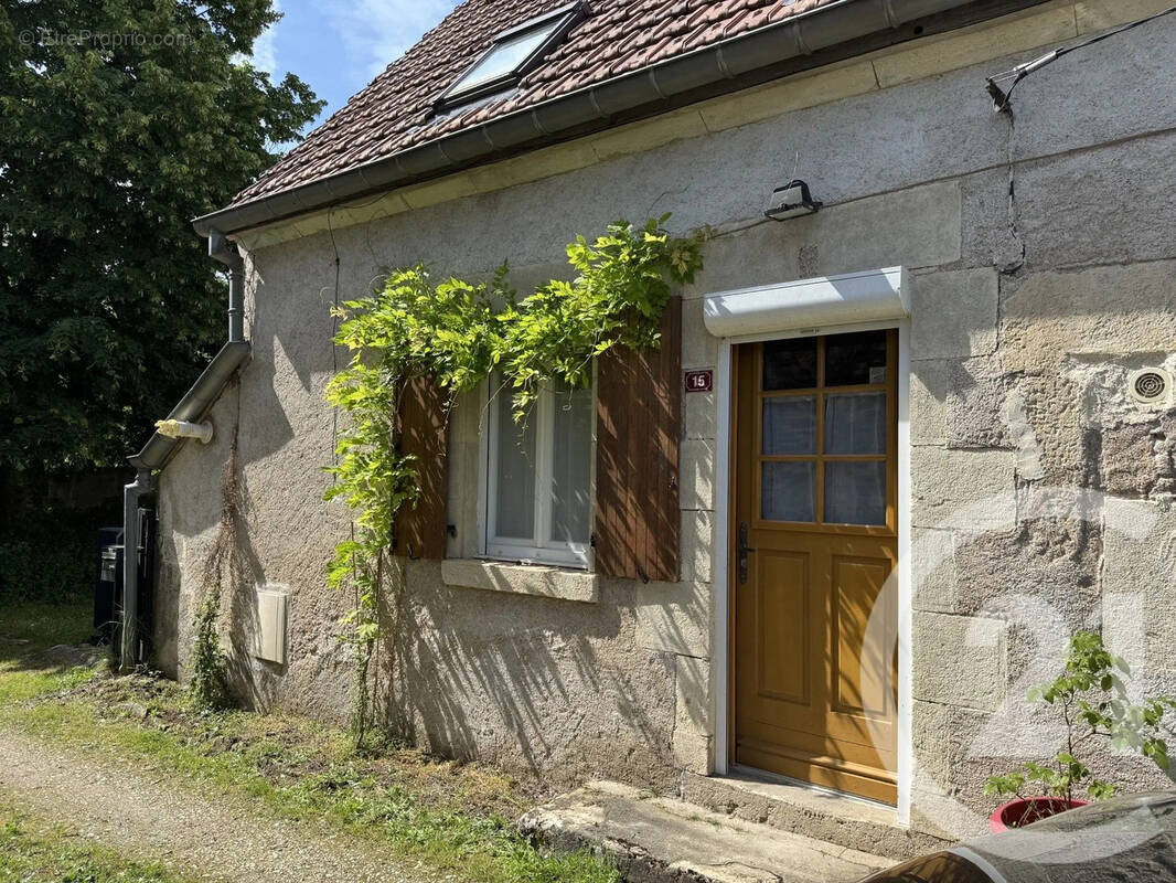 Maison à SUILLY-LA-TOUR