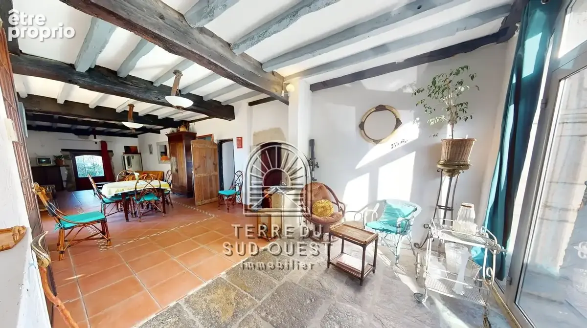 Propriété avec maison, gîte et dépendance - 500 m2 exploitables - photo 3