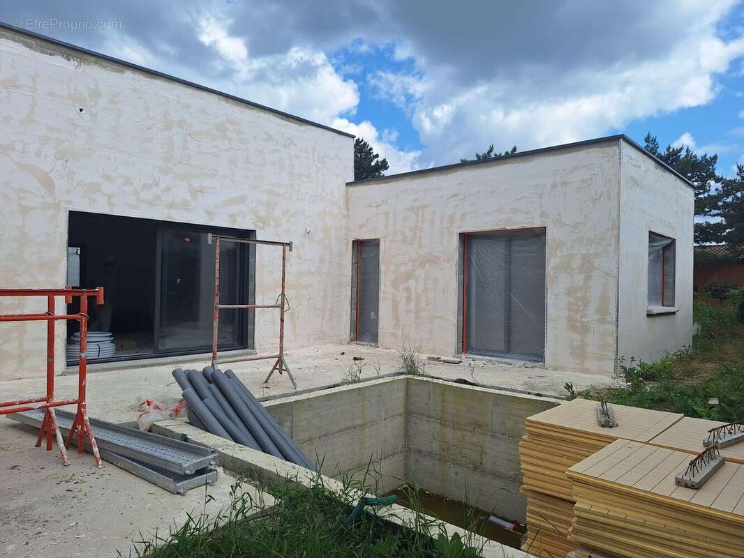 Maison à PERIGNAT-LES-SARLIEVE