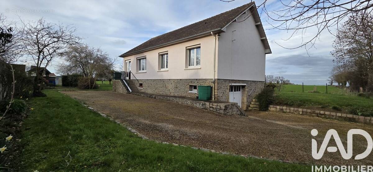 Photo 1 - Maison à SAINTE-HONORINE-DU-FAY