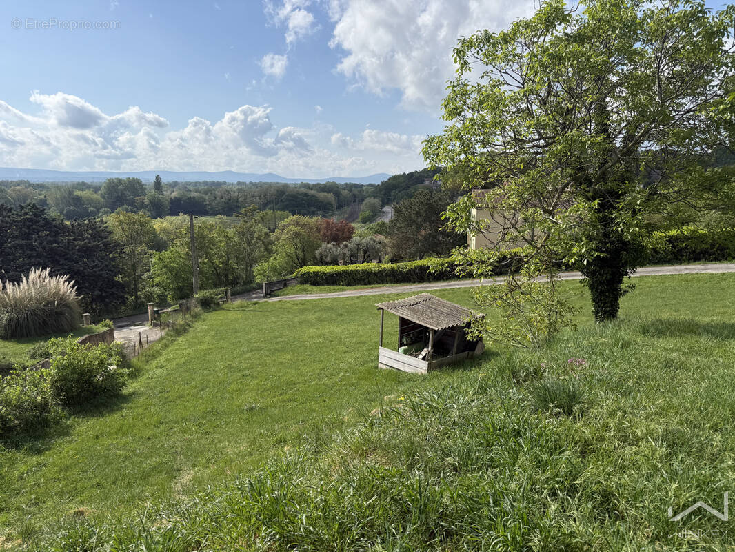 Terrain à ROCHEMAURE