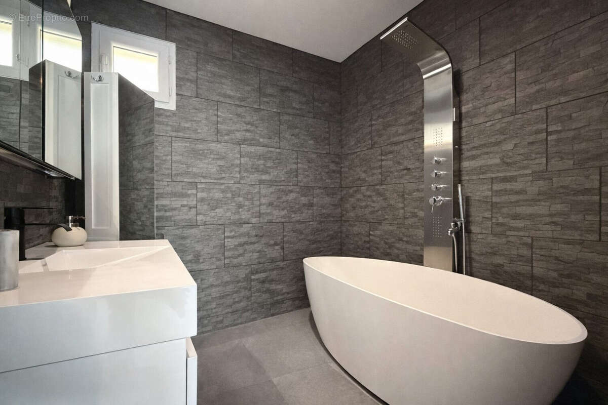 Maison 222 m² à Chateaugay  - photo 6