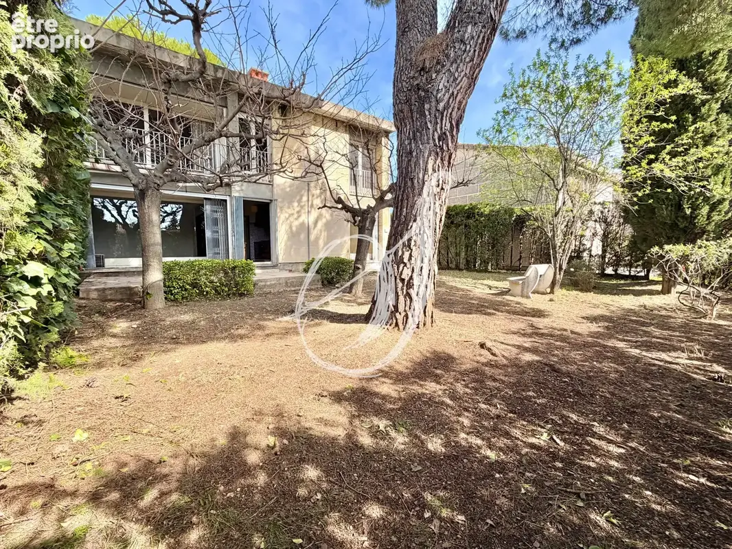 Villa en pierres de type 8, sept chambres avec jardin & garage quartier Hôpitaux Facultés - photo 2