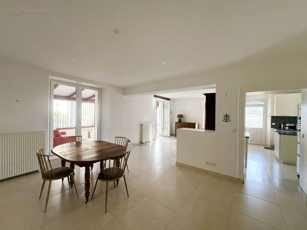 Maison à LOUAN-VILLEGRUIS-FONTAINE