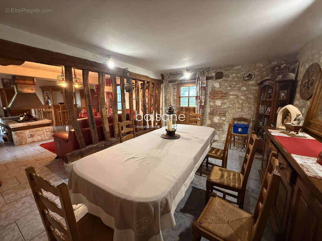 Maison à SAINT-OUEN-DE-THOUBERVILLE