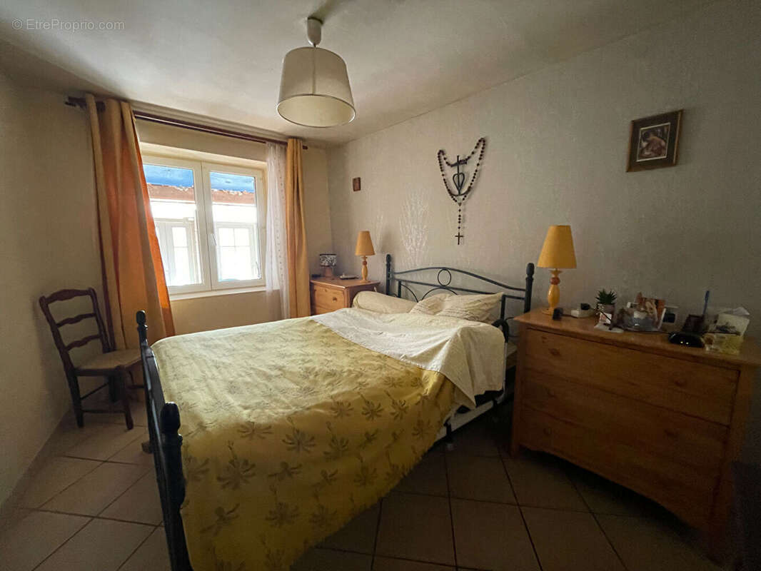 Maison à COMBEAUFONTAINE