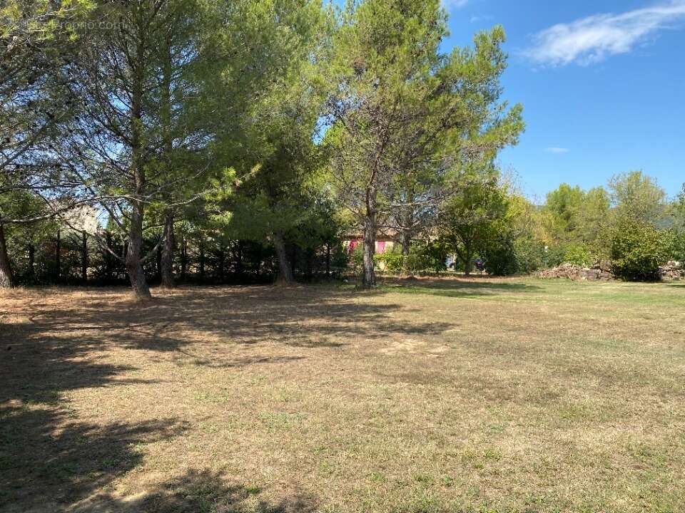Terrain 550 m² à Lauris  - photo 3